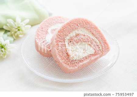 Strawberry roll cake Strawberry roll cake 75953497