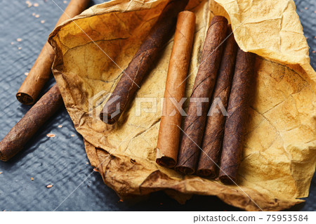 Cigarillos and tobacco leaf 75953584