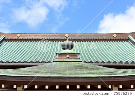 描繪藤澤寺美麗拱門的屋頂瓦片 描繪藤澤寺美麗拱門的屋頂瓦片 75956259