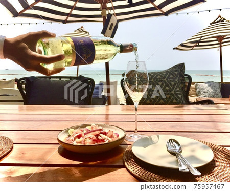 Sea lunch Sea lunch 75957467