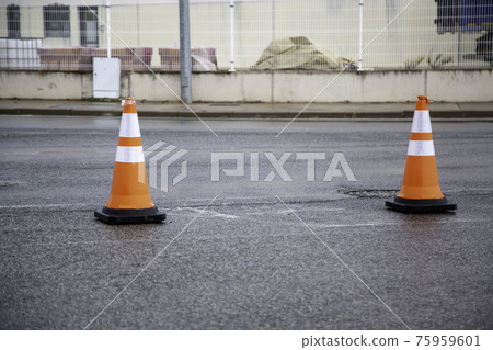 Orange traffic cones 75959601