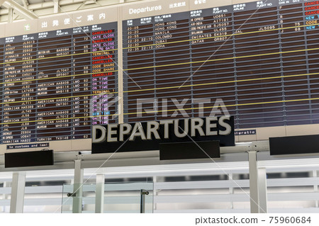 成田機場2號航站樓出發層信息顯示 75960684