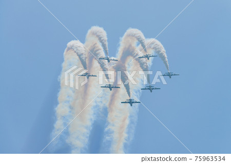 United Arab Emirates Air Force Acrobat Team "Al Fulsan" 75963534