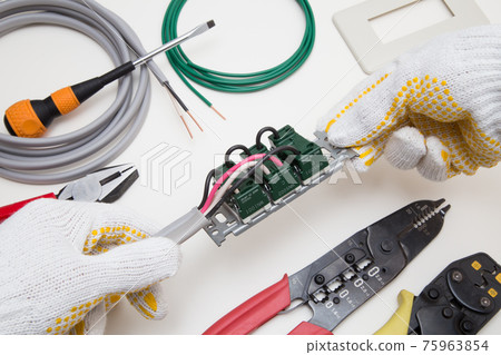 電氣工作 開關和插座的電氣工作 75963854