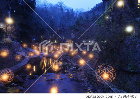 Kurokawa Onsen hot spring light 75964408