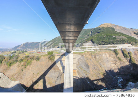 新麻生大橋 75964936