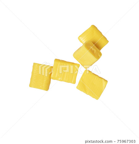 five yellow rectangular chewy candy on a white, mamba 75967303