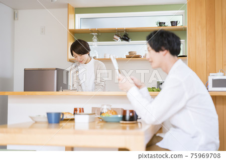 餐廳廚房情侶形象 餐廳廚房情侶形象 75969708