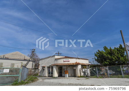 Appearance of Kizugawa Station on the Nankai Shiomibashi Line [Osaka City] 75969796