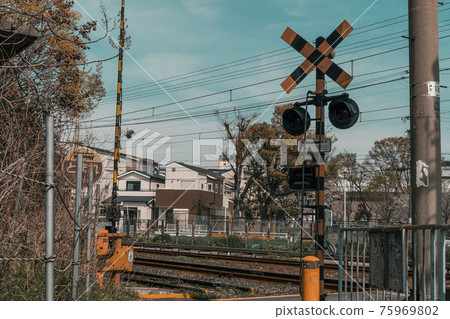 Nankai Shiomibashi Line Kizugawa Station railroad crossing [Osaka City] 75969802