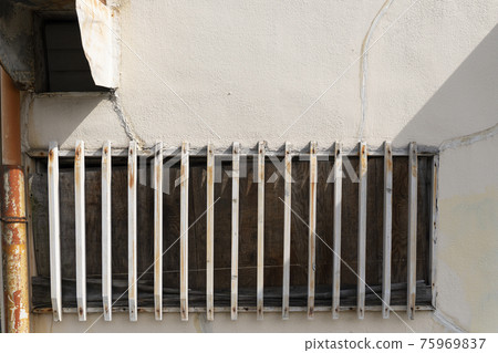 南海潮見橋線木津川站站大樓牆[大阪市] 75969837