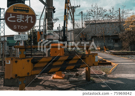 Nankai Shiomibashi Line Kizugawa Station railroad crossing [Osaka City] 75969842