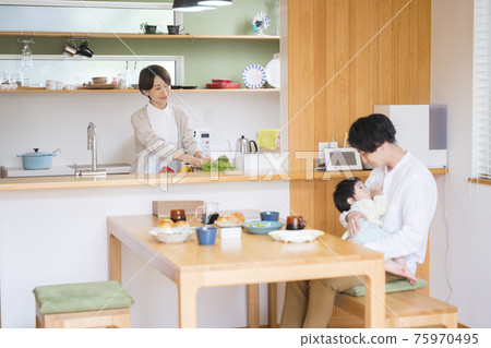 伊庫門家族 75970495