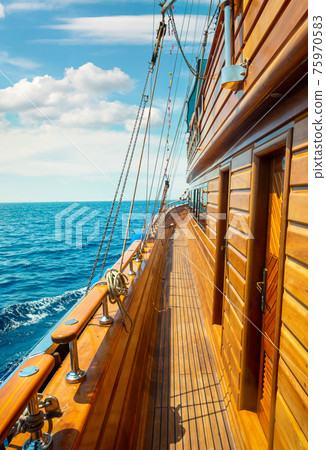 Yacht in red sea 75970583