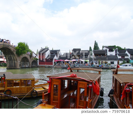 Zhujiajiao Bridge and Pleasure Boat (Shanghai, China) 75970618