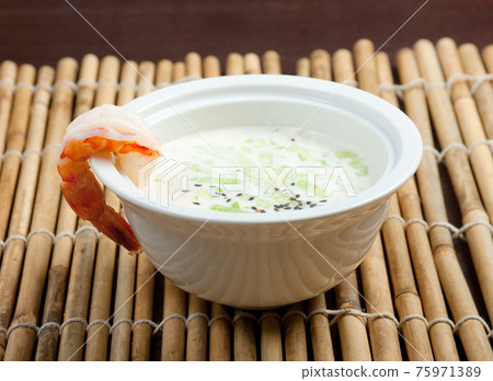 Saigon Soup with prawn 75971389