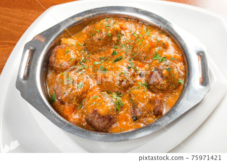 meatballs in tomato sauce on a plate meatballs in tomato sauce on a plate 75971421