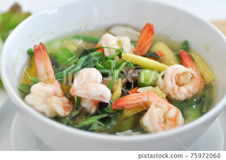 shrimp soup, shrimp and vegetable soup or spicy soup in Thai food shrimp soup, shrimp and vegetable soup or spicy soup in Thai food 75972068