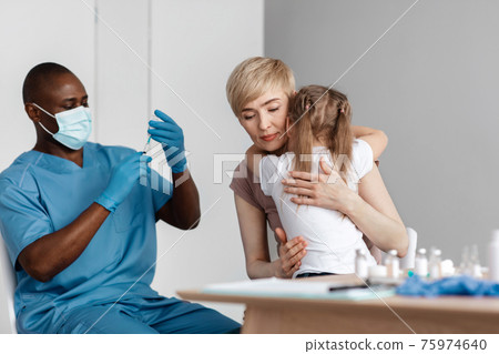 Emotions of fear in child and vaccination to protect health Emotions of fear in child and vaccination to protect health 75974640