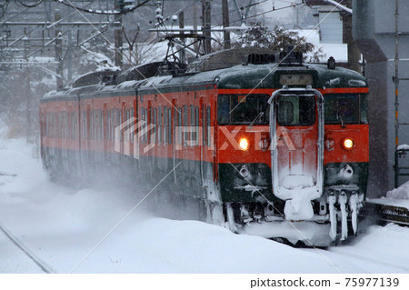 Winter Kita Shinano Line 115 series train (Shonan color: Nagano ⇔ Myoko Kogen) Winter Kita Shinano Line 115 series train (Shonan color: Nagano ⇔ Myoko Kogen) 75977139
