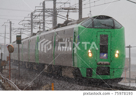 JR北海道789系列超級天鵝在津輕海峽線上奔跑 JR北海道789系列超級天鵝在津輕海峽線上奔跑 75978193