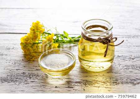 Image material of cooking oil 75979462