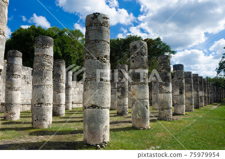 The hundred columns group at Chichen Itza, Wonder of the World 75979954