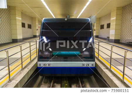Tunnel funicular train in Istanbul 75980151
