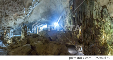 Cave in Halon bay, Vietnam 75980169