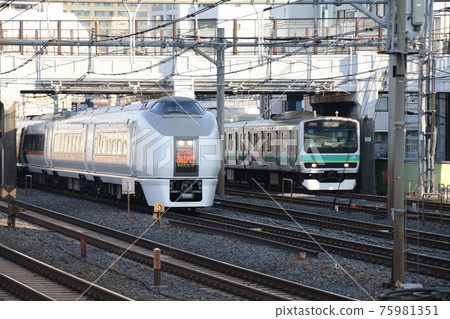 燕子赤城 燕子赤城 75981351