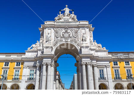 Triumphal arch in Lisbon 75983117