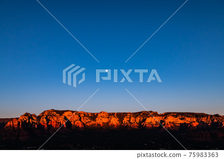 Sedona dusk and moon 75983363