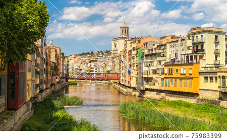 Colorful houses and Eiffel bridge in Girona 75983399