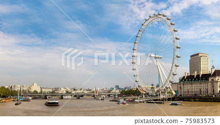 London eye, large Ferris wheel, London 75983573