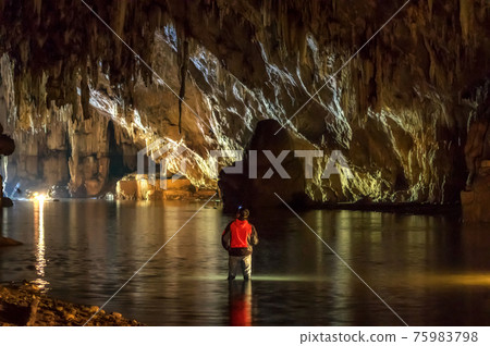Tham Lod Cave. 75983798