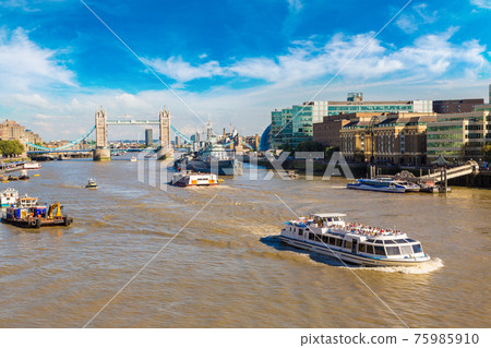 Tower Bridge and HMS Belfast warship in London Tower Bridge and HMS Belfast warship in London 75985910