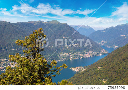 Panoramic view of lake Como in Italy Panoramic view of lake Como in Italy 75985998