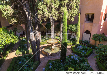 Fountain in Moorish palace in Alhambra Fountain in Moorish palace in Alhambra 75986062