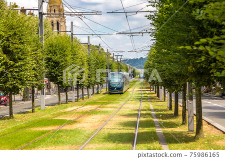 Modern city tram in Bordeaux Modern city tram in Bordeaux 75986165