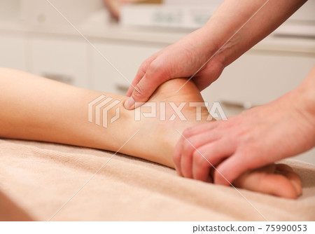 Women undergoing beautiful leg care 75990053
