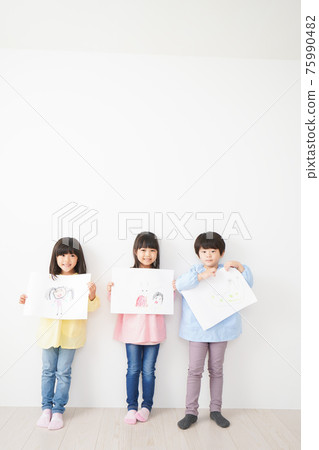 Small children showing their own drawings 75990482