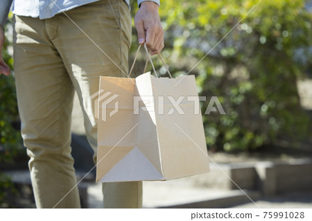 Middle man takeaway paper bag Middle man takeaway paper bag 75991028