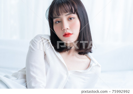 Woman beauty 75992992