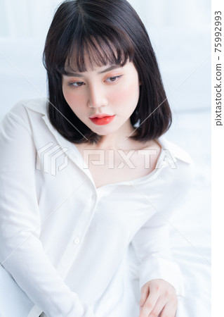 Woman beauty 75992993