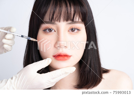 Woman beauty 75993013