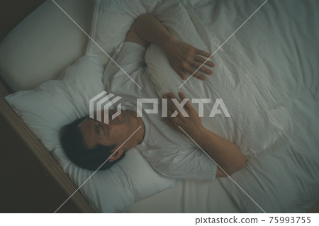 Middle-aged and older men who sleep soundly Middle-aged and older men who sleep soundly 75993755