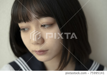 花和水手服的女孩 花和水手服的女孩 75995141