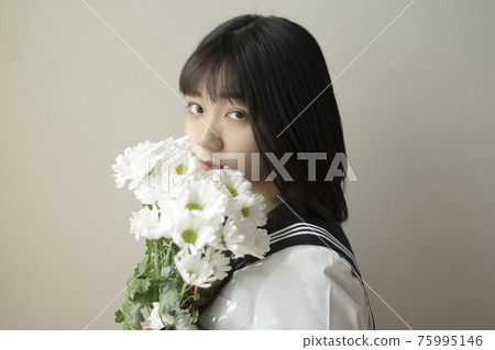 花和水手服的女孩 花和水手服的女孩 75995146