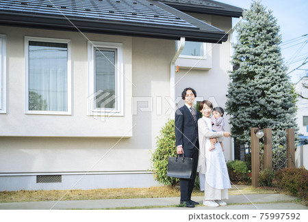 Wife and baby seeing off husband going to work Wife and baby seeing off husband going to work 75997592