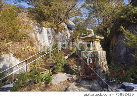 攀登甲正山“山頂白山權現” 75998439